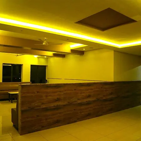 Hotel Iroomz Pawan