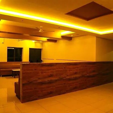 Hotel Iroomz Pawan
